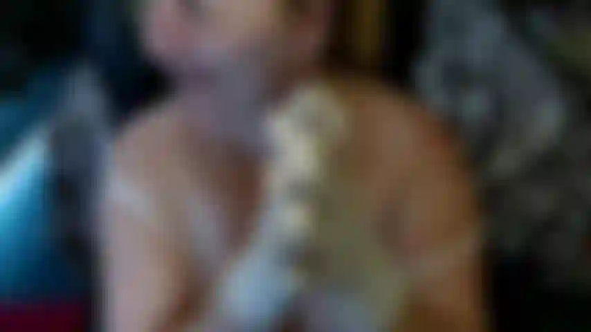 Sega con guanti medici, sborra su tutte le mie mani ingualntate mentre accarezzo il tuo cazzo duro e pulsante con esse finché non esplodi su di loro. Video bollente per i feticisti dei guanti.