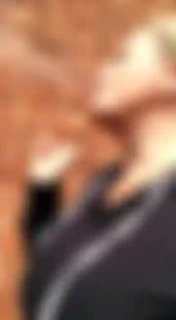 58. Video di feticismo del fumo, milf sexy in primo piano che fuma, senza nudità.