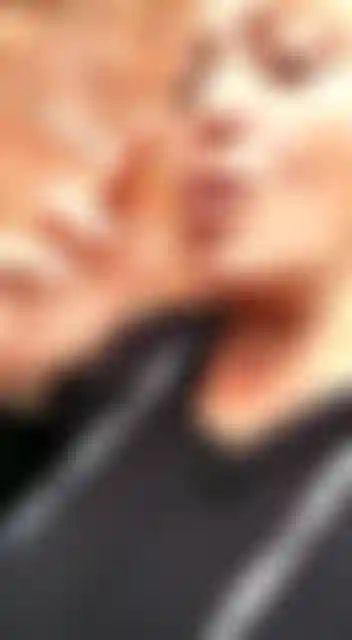 Fumo un video fetish da una calda milf da vicino e non fumo nudità.