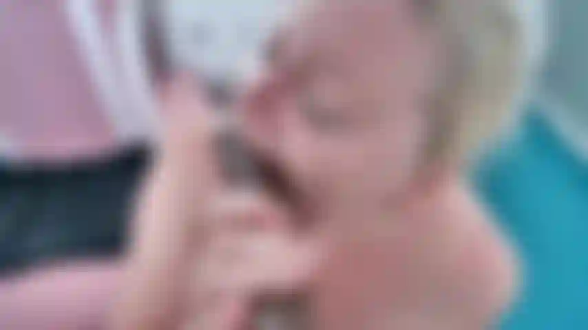 Il cornuto adora questo cazzo nero con me e ascoltami mentre ti domino mentre condividiamo questo cazzo nero insieme, chiacchiere sporche e troie cuckolding del cazzo nero si godono questo video.