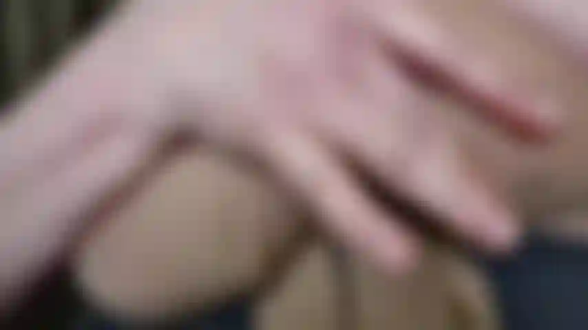 Che ti stuzzica con le mie tette di nylon e i miei discorsi sporchi, desiderosa che tu bagni le mie tette di nylon con il tuo carico caldo e i tuoi discorsi sporchi in questo video.