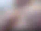 In questo video ti prendo in giro con le mie grandi tette naturali che giocano con i miei capezzoli. Video hot per gli amanti delle tette.