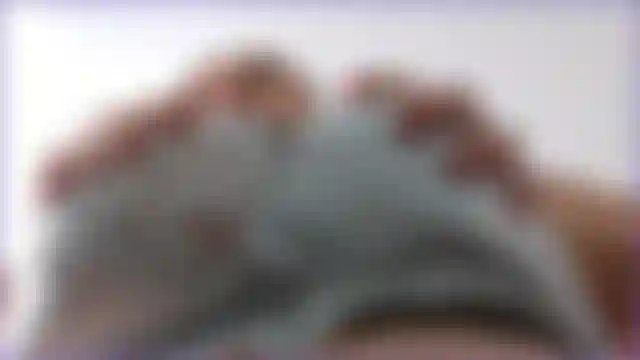 66. Guarda le mie tette in una vista fantastica e guardami sputare sui miei capezzoli mentre la bagnatura scende a gocce su tutte le mie enormi tette naturali, video hot.