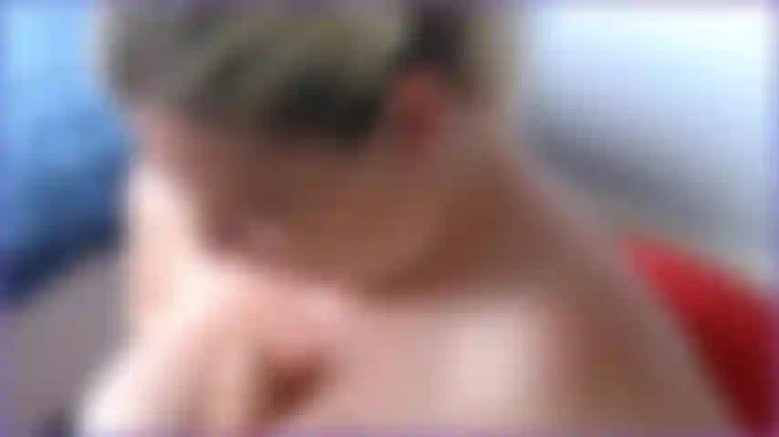 Una casalinga troia matura e tettona vuole il tuo cazzo duro e pulsante tra le sue enormi tette naturali, vieni a scopare le mie enormi tette e scollarsi un enorme dildo in questo video e chiacchiere sporche (in un modo fantastico :).