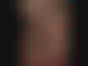 In questo video mi scopo da sola con un enorme giocattolo da vicino, permettendoti di vedere come questo giocattolo allarga la mia figa stretta mentre mi scopo. Suoni caldi della mia umidità in questo video.