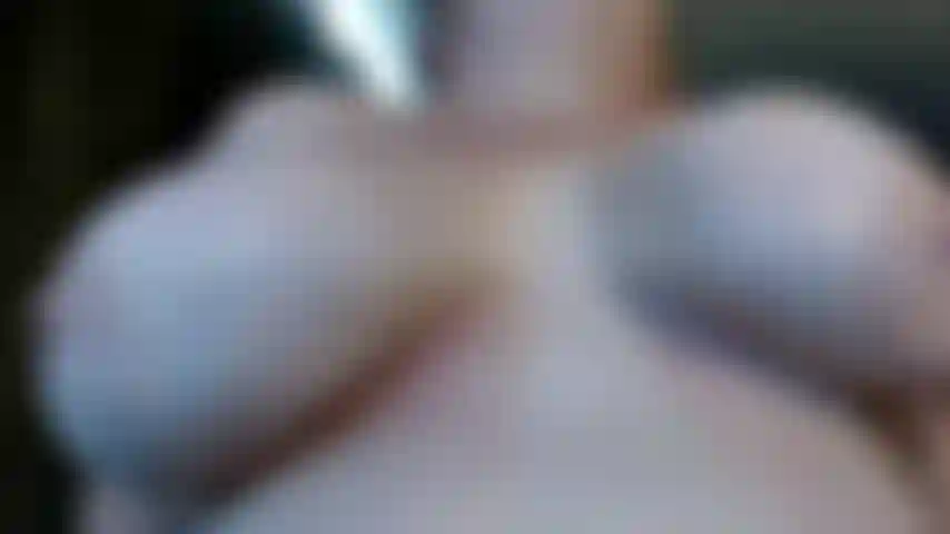310. Tette naturali cadenti, pendenti e rimbalzanti accarezza il tuo cazzo con le mie enormi tette cadenti da milf e vieni tutto sopra di esse per me, le dondolo e le faccio rimbalzare facendo diventare il tuo cazzo estremamente duro e facendoti venire sopra di esse per me mentre il tuo sperma scivola giù da esse.