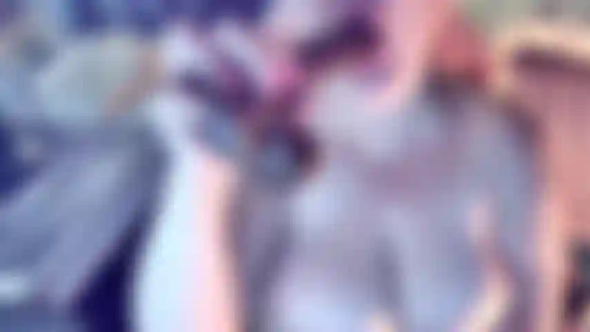 Le enormi #titsdisordinate vedono un'enorme quantità di #sputa che ricevo mentre succhio questo #bbc dildo facendo gocciolare lo #sputare giù dalle mie enormi tette naturali e facendo un pasticcio dappertutto proprio come farei con il tuo cazzo, lo #titfuck e imploro per il tuo sperma ti mostro che #troia disordinata sono.