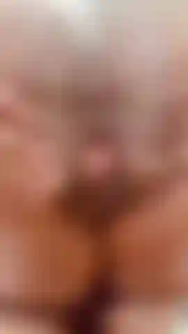 Tette e figa nude di una donna ebony.