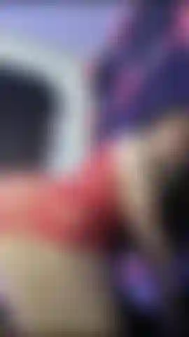 Ti stuzzico con il mio sedere.