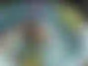 Le mie tette galleggiano nella piscina cosa c'è di meglio di così.