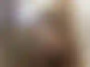 Il mio corpo da bbw è tutto bagnato sotto la doccia con una bella parete di vetro dove puoi vedermi premere su di esso le mie tette, la pancia e il culo.