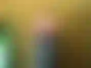 Cerco di stringermi in piccoli jeans molto attillati.