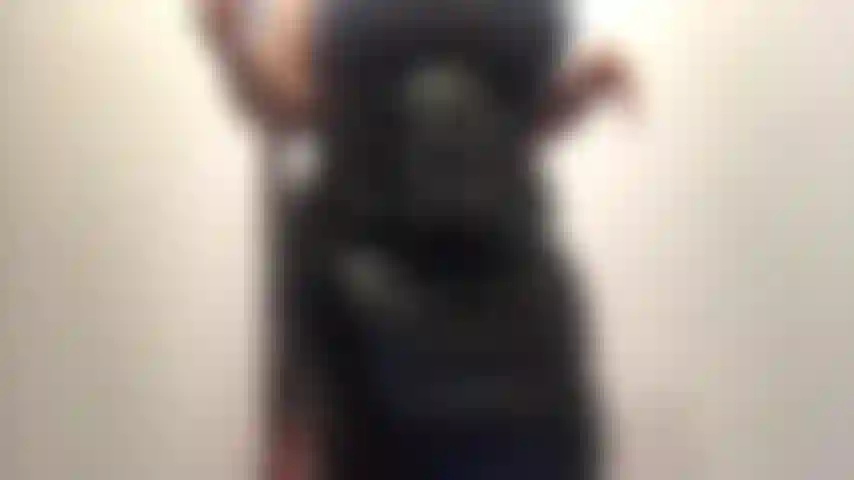 Amo il mio grande corpo in questa gonna e corsetto di pelle.