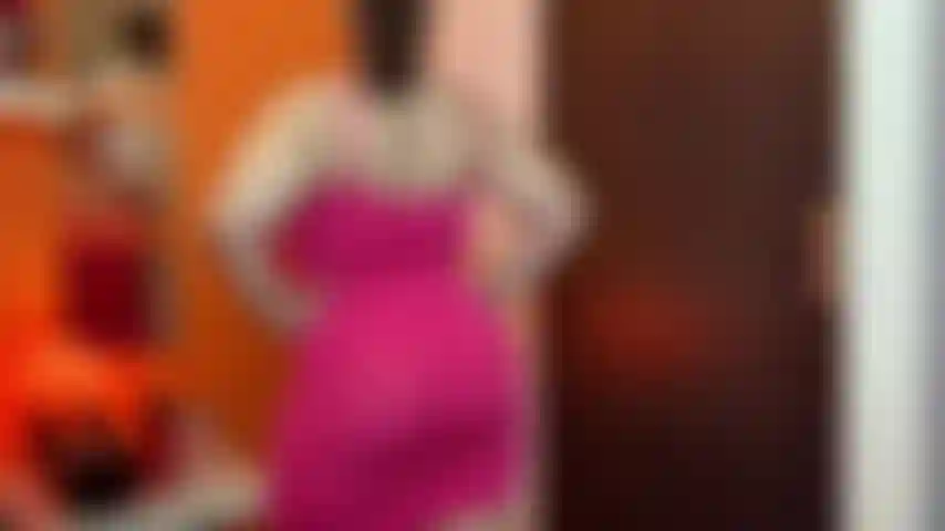 Il mio grande corpo sexy ti fa impazzire e sai che vuoi solo afferrare tutto questo sentire il mio morbido corpo grasso e sexy! Ora siediti e rilassati e goditi il panorama mentre mi fotto la figa per te!