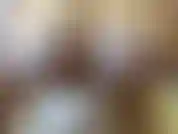 Prima comincio con una presa in giro, qualche parolaccia, ti faccio sentire dell'umore giusto poi mi tolgo il mio body sexy e mi metto un po' d'olio sulle tette, ti piace farmi cavalcare e giocare con la mia figa mentre tu orologio.