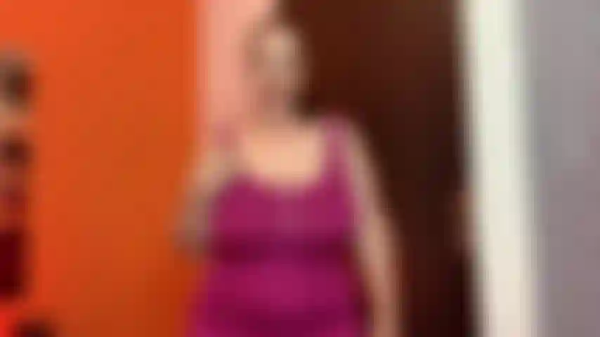 Adoro il modo in cui sai che ti scopo meglio di tua moglie, non importa quanto lei ci provi, non lo farà mai meglio di me, ecco perché torni sempre per averne di più! Ti prendo in giro mi spoglio e.