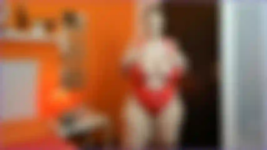 Mi manchi in questa vacanza da sola nella stanza d'albergo, decido che è ora di inviarti un video in cui ti faccio sapere quanto mi manchi e come mi diverto quando non ci sei.