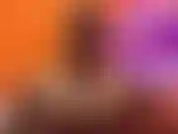 Papà ha trovato alcune mie foto nude su internet così ha deciso di entrare nella mia stanza e farmi sapere quanto gli è stato duro! Per essere sicuro che non lo dicesse alla mamma doveva... Beh, guarda e vedi che succede.