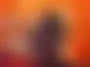 Devo scegliere un outfit per un appuntamento a cena calda e dato che mio figlio è l'unico in giro può aiutarmi a prendere l'outfit giusto. Mi spoglio, metto il vestito in mostra, poi ne provo un altro mentre parlo.