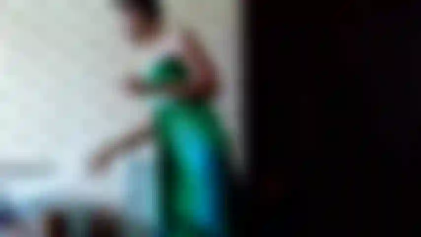 Nella stanza del sanatorio mi fotto la figa doppia penetrazione sul frigorifero e poi sul letto scrivendo un giocattolo e una buona dimensione del dildo.