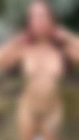 Che si scopa la figa a casa sua.