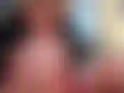 Mi scopo la figa fino a quando non vengo, leccandomi bene le dita ;-) un corpo maturo e formoso e caldo in calze a rete.