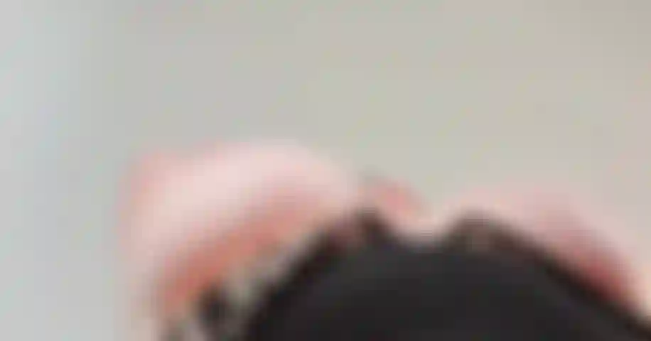 Le tette grosse giocano.