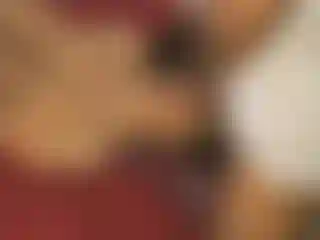 Sborrata in faccia da un piccolo cazzo.