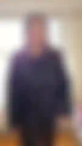 Ti hanno denunciato al lavoro per il tuo cattivo comportamento.... Non avevi idea del motivo per cui il tuo capo (io) ti voleva immediatamente nel suo ufficio..." Siediti", te lo ordino appena entri. Così severa.