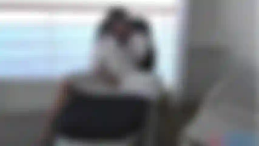 Mi masturbo sul mio balcone finché non raggiungo la mia merda da crociera.