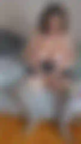 Ti stuzzico con il mio bel corpo sinuoso.