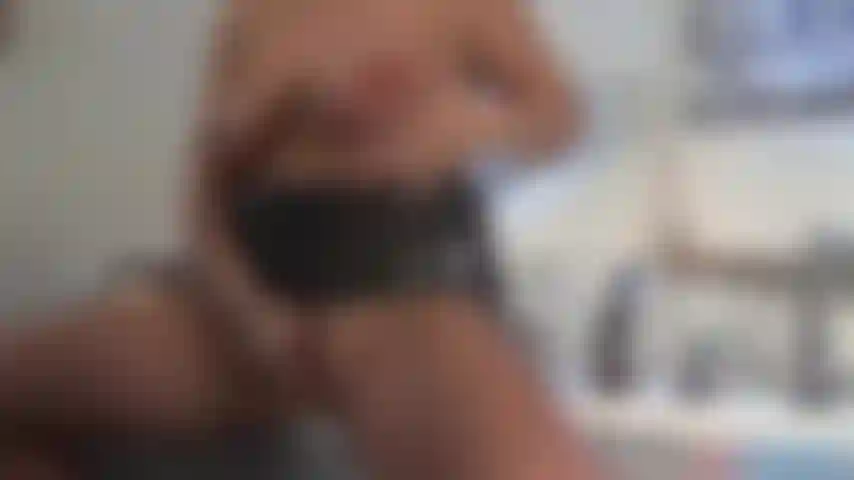 Mi piace succhiarmi i capezzoli, stringermi le tette e massaggiarmi la figa.