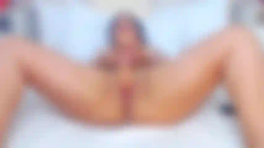 Una sgualdrina focosa che si scopa.