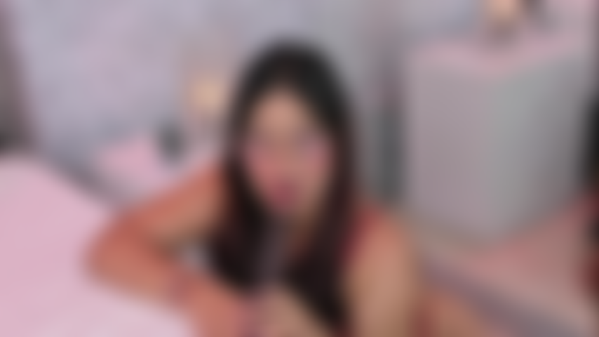 La mia bocca si fa puttana... E mi diverto con questo cazzo nero.