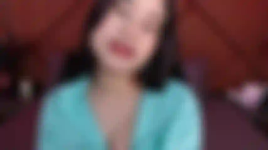 Faccio un bel pompino quindi il mio capo mi aumenta lo stipendio.