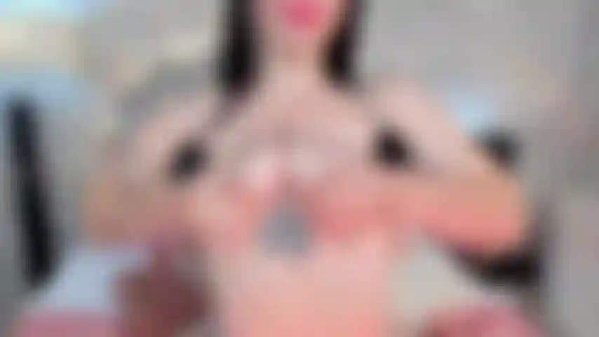 Iniziamo dalle mie tette e finiamo con il tuo cazzo nella mia figa.