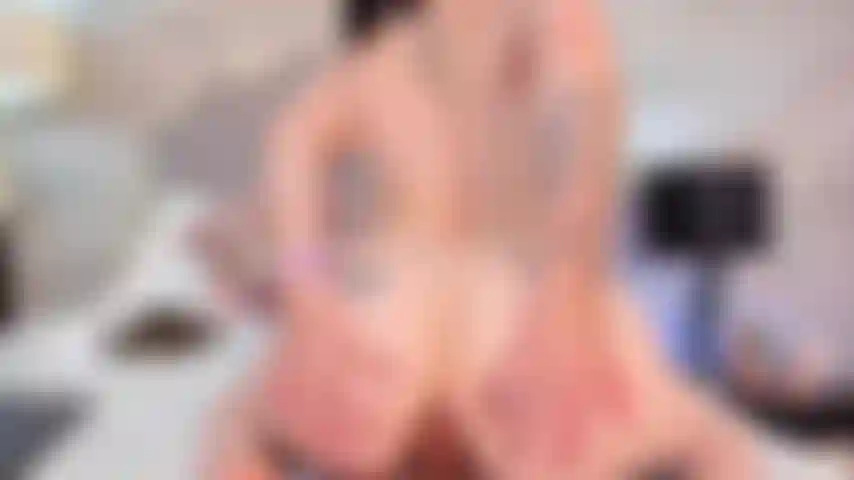Mount your cock ?? Yes ! Look at me ...