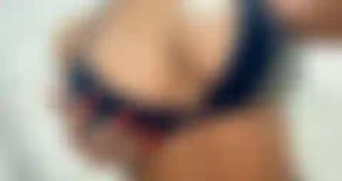 Stuzzica le tette impertinenti.