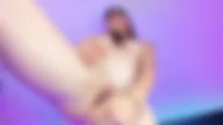 Un dildo di vetro magico nella mia figa magica bagnata.