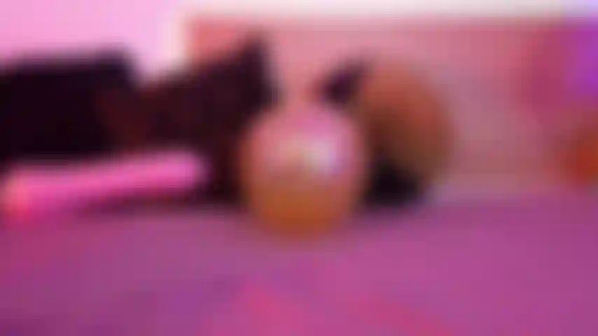 Ti presento taras che mostra un grande sperma facciale.