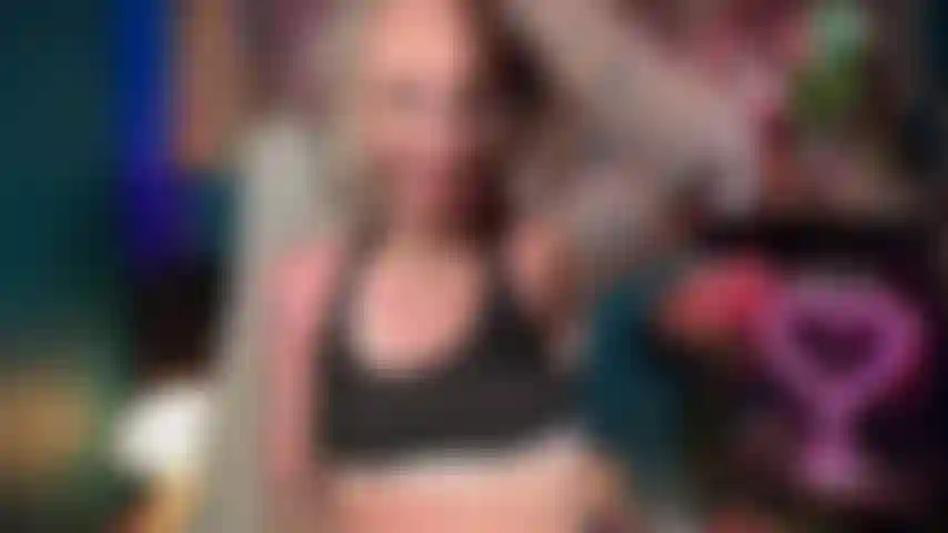 Mi sono rotta la mano e ho un disperato bisogno di venire... Puoi aiutarmi (indossare un gesso).