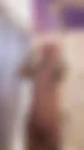 Guardami fare la doccia e poi giocare con il soffione.