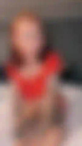 Un po' di strip tease allora, giocando con un vibe dalla schiena piegata!