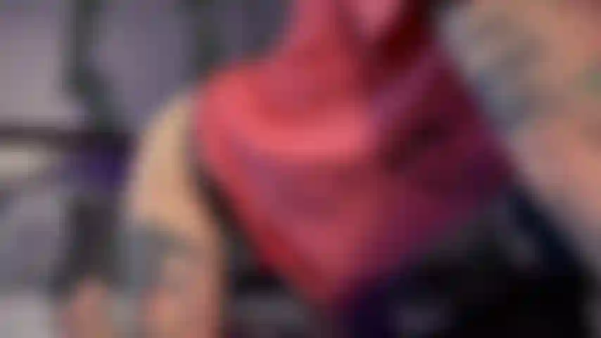 Lasciami venire sulla tua faccia mentre mio marito è via.