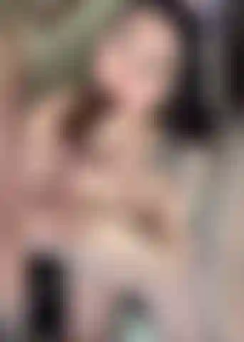 Taylor contro un enorme dildo bbc.