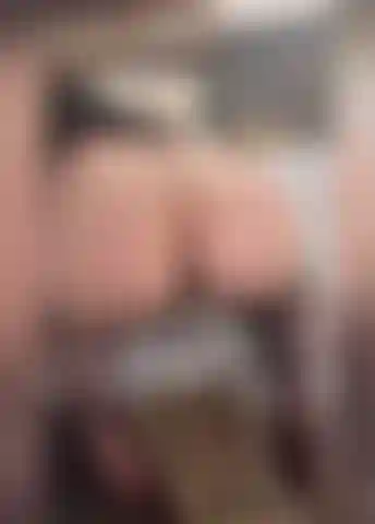 Alla pecorina con la mia macchina del sesso! Quindi guardami sdraiarmi e farmi scopare alla missionaria finché non sborro.