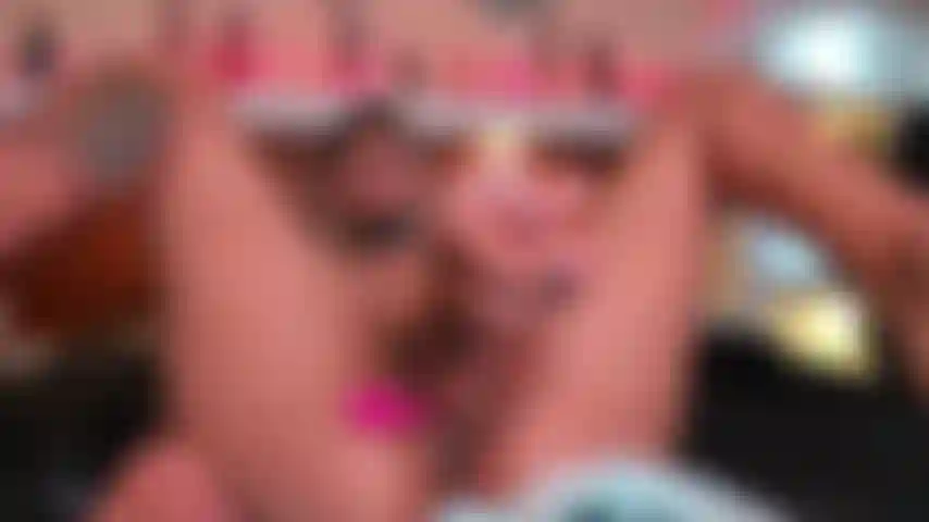 Un enorme schizzo per la tua bocca sporca.