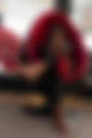 Cracking the cuck: la frode smascherata - un inganno in uno spettacolo porno dal vivo.