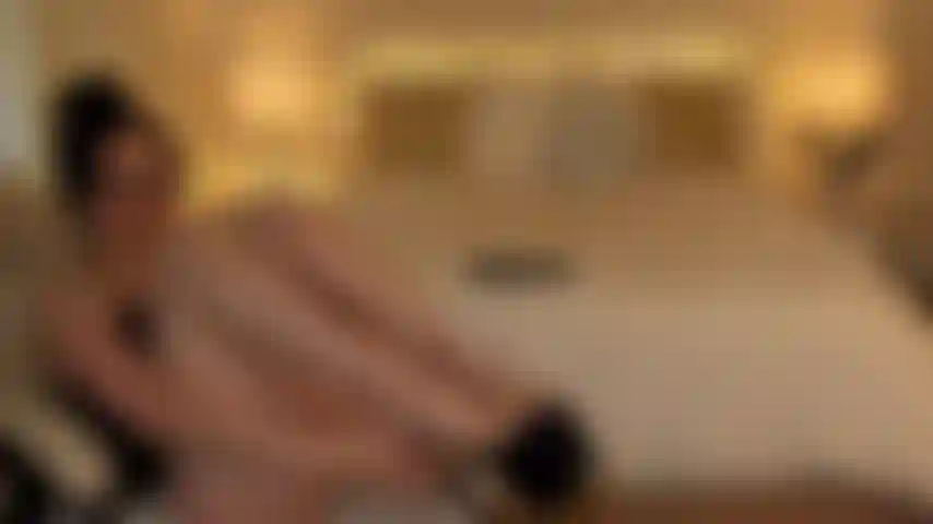 Spettacolo registrato con gambe lunghe e tacchi alti.