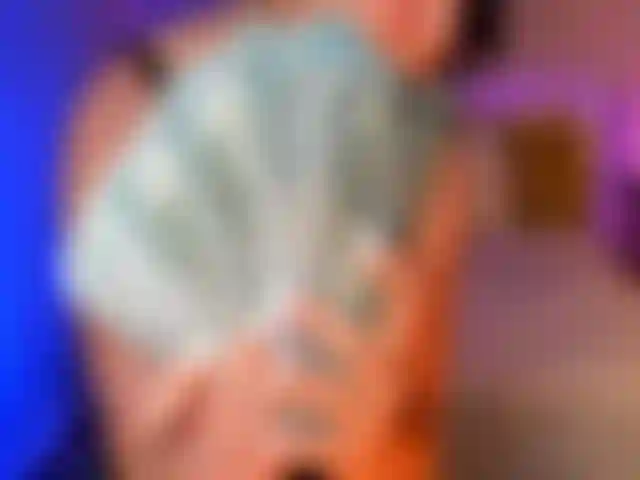 Ballo a letto da spogliarellista in uno spettacolo registrato in contanti da $ 7.500.